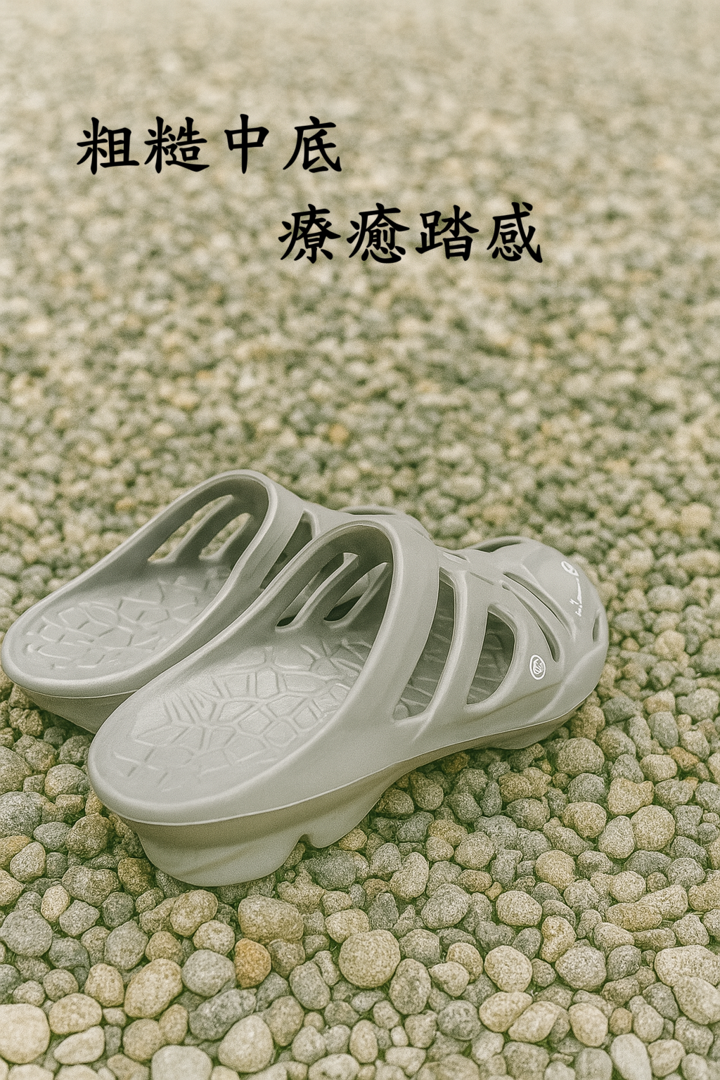 超強涉水夾腳拖鞋 Toe Protection Water Sandals - 類腳底按摩設計，粗糙踏感可增強腳底止滑程度 / Foot-massage style textured footbed for improved grip